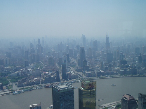 Blick aus dem JinMao Building auf die Stadt